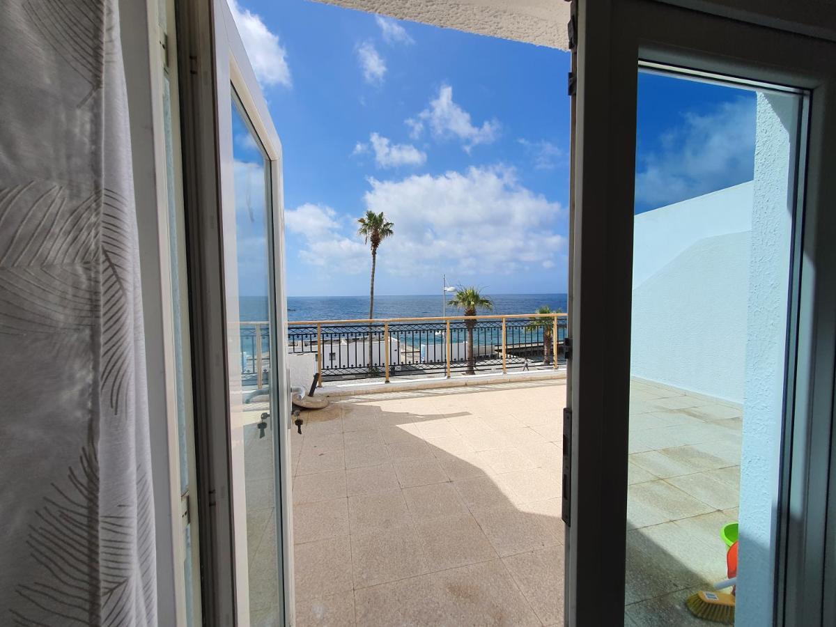 Poseidon 51 - Beachfront Two Bedroom Apartment Paphos Exteriör bild