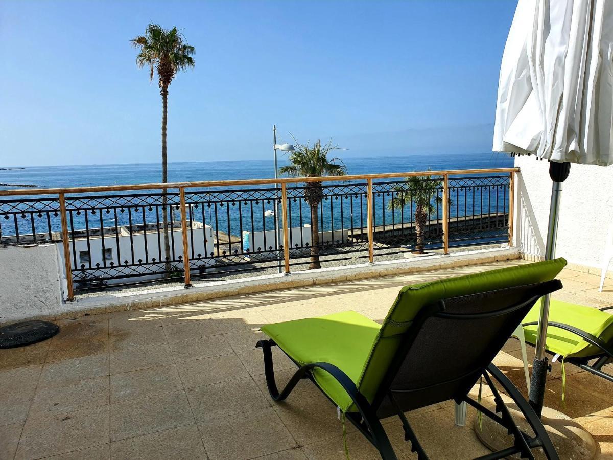 Poseidon 51 - Beachfront Two Bedroom Apartment Paphos Exteriör bild